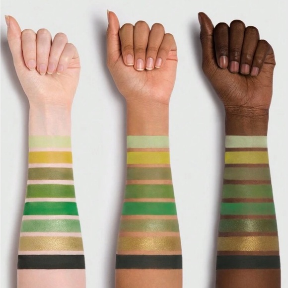 The Powerpuff Girls X SHEGLAM The Professor's Girls Palette-Toughest Fighter - Picture 5 of 5